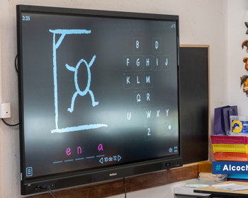 Escolas de Alcochete recebem monitores interativos 