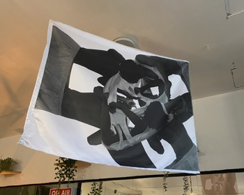 Jovem curadora alcochetana destaca-se em Londres com exposição de grande impacto