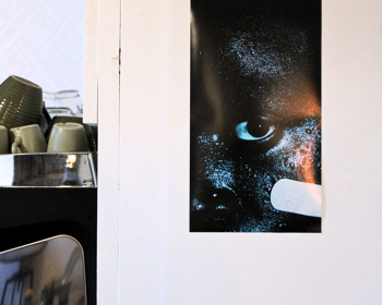 Jovem curadora alcochetana destaca-se em Londres com exposição de grande impacto