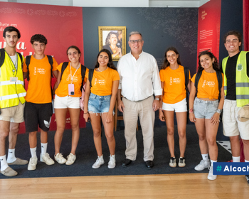 Jovens das "Férias Sobre Rodas" visitam os Paços do Concelho