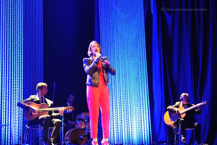 Carminho esgota Fórum Cultural